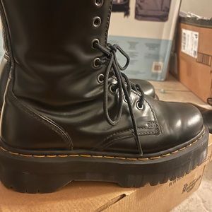 DR. MARTENS JADON BOOT SMOOTH LEATHER PLATFORMS